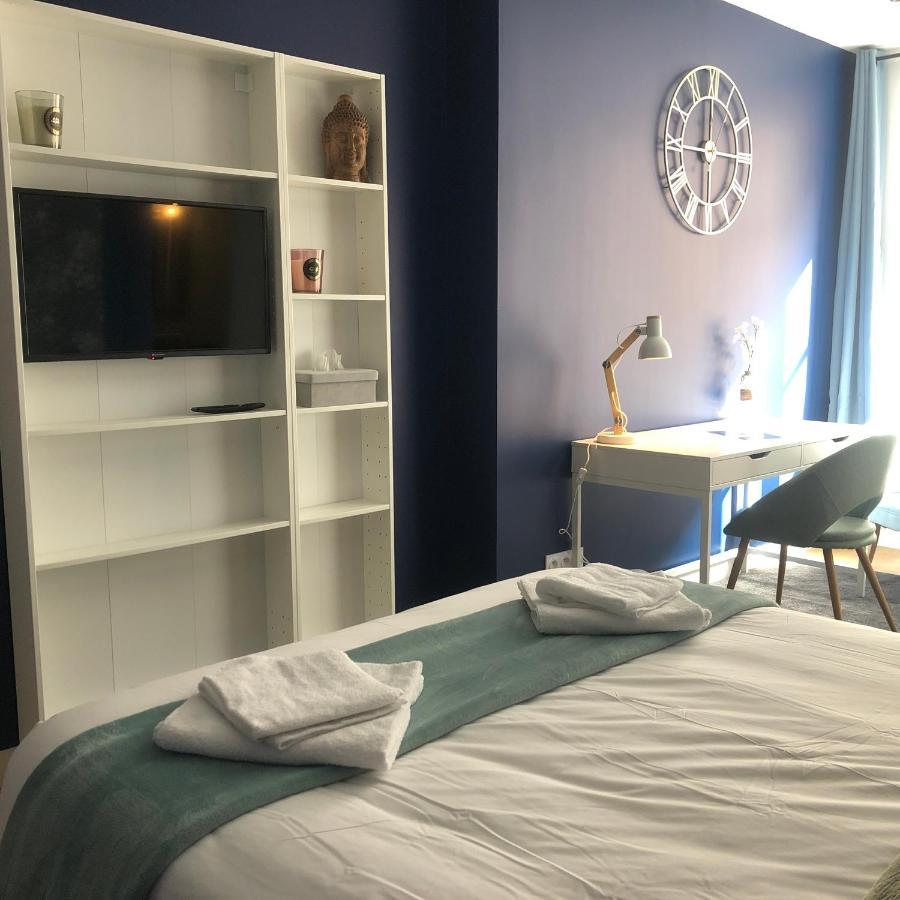 Hotel Restaurant La Place Saint-Amand-Mont-Rond エクステリア 写真